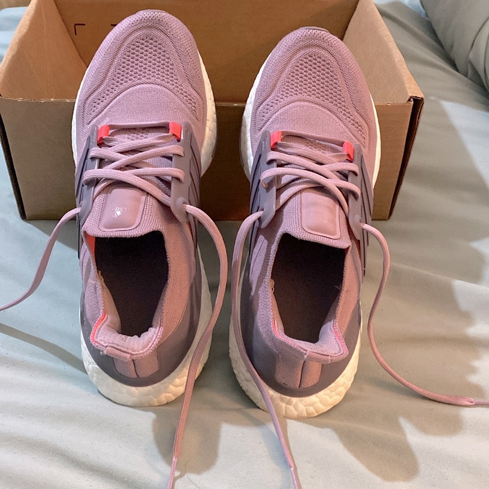 Adidas Ultraboost 22 W, Size 7.5